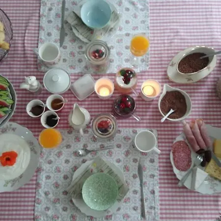 Rachel Bed and Breakfast Μπριζ