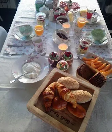 Rachel Bed and Breakfast Μπριζ
