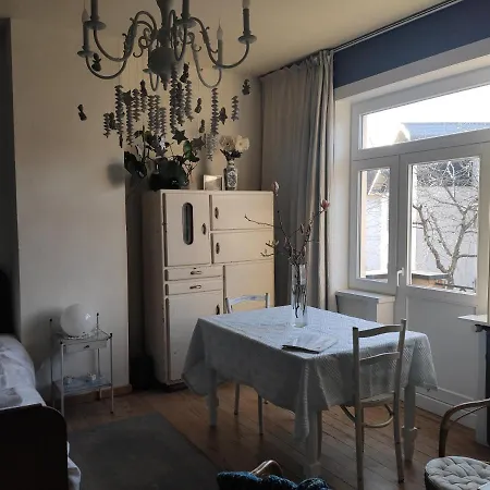 Rachel Bed and Breakfast Μπριζ